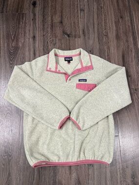 Patagonia Cream Fleece Pullover with Pink Trim (M)